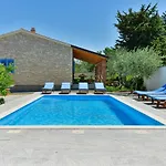 Apartman Crno