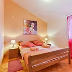 Apartman Crno