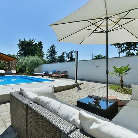 Apartment Crno