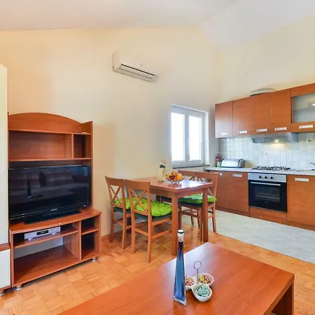 Apartment Crno *