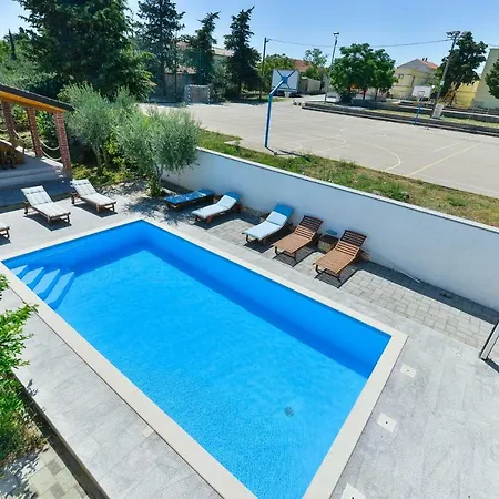 Apartment Crno