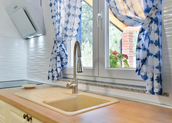 Crno شقة زادار