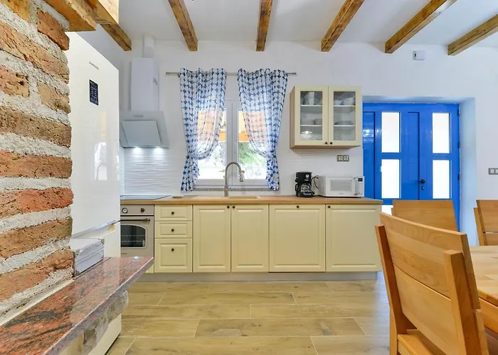 Crno شقة زادار