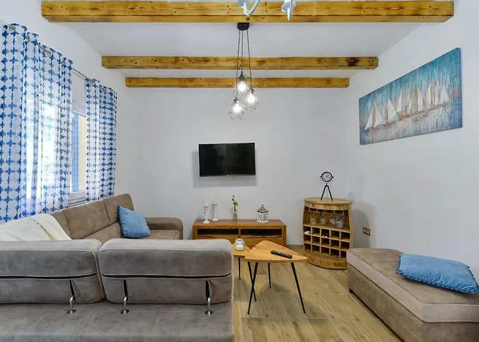 Crno شقة زادار