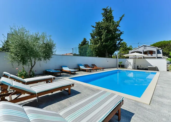 شقة Crno زادار